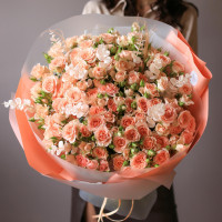 Монобукет с персиковыми кустовыми розами, 29 шт