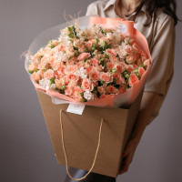 Монобукет с персиковыми кустовыми розами, 29 шт