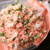 Монобукет с персиковыми кустовыми розами, 29 шт
