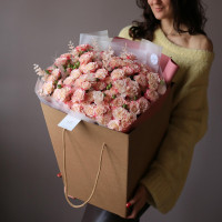 Монобукет с розовыми кустовыми розами, 29 шт
