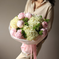 Букет с пионами и гортензией МАЛИНОВЫЙ ПЛОМБИР