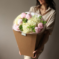 Букет с пионами и гортензией МАЛИНОВЫЙ ПЛОМБИР