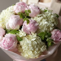 Букет с пионами и гортензией МАЛИНОВЫЙ ПЛОМБИР