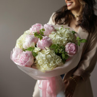 Букет с пионами и гортензией МАЛИНОВЫЙ ПЛОМБИР