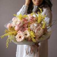 Букет весенний с мимозой  РАССВЕТНЫЙ ПОЦЕЛУЙ