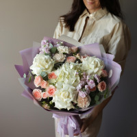 Букет с розами и маттиолой ШЕЛК