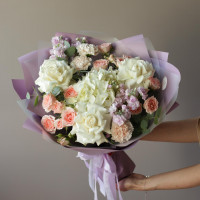 Букет с розами и маттиолой ШЕЛК