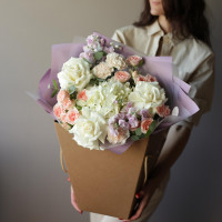 Букет с розами и маттиолой ШЕЛК