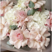 Букет французских роз с гортензией НЕЖНОЕ МГНОВЕНИЕ