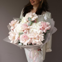 Букет французских роз с гортензией НЕЖНОЕ МГНОВЕНИЕ