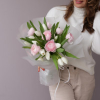 Букет РАНУНКУЛЮСЫ и ТЮЛЬПАНЫ