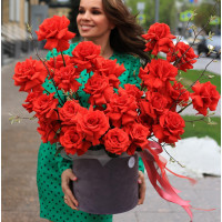 Коробка французских алых роз Нина