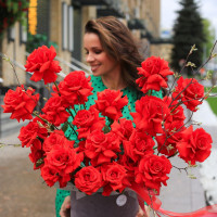 Коробка французских алых роз Нина