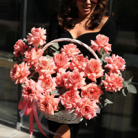 Корзина роз ЛЮБИТЬ ПО-ФРАНЦУЗСКИ