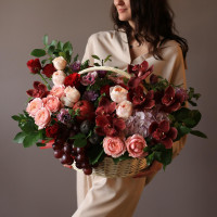 Корзина осенняя сочных цветов с фруктами Бургундия *