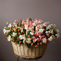 Букет WOW в корзине ВЕЛИКОЛЕПИЕ ВЕСНЫ