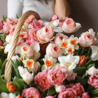 Букет WOW в корзине ВЕЛИКОЛЕПИЕ ВЕСНЫ