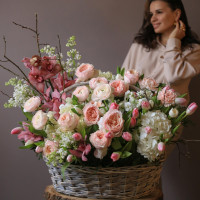 Корзина цветов премиум ВЕСЕННИЙ САД *
