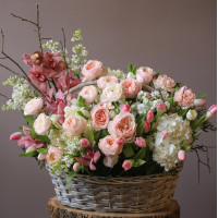 Корзина цветов премиум ВЕСЕННИЙ САД *