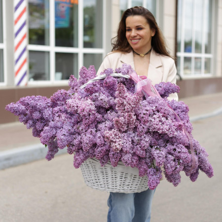 Большой букет *СИРЕНИ в корзине*