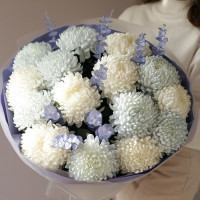 Букет хризантем белые и голубые БАБЛ ГАМ