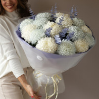 Букет хризантем белые и голубые БАБЛ ГАМ