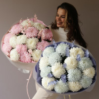 Букет хризантем белые и голубые БАБЛ ГАМ