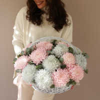 Корзина ДУО-ХРИЗАНТЕМА, белые и голубые хризантемы, 15 шт.