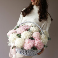 Корзина ДУО-ХРИЗАНТЕМА, белые и розовые хризантемы