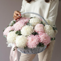 Корзина ДУО-ХРИЗАНТЕМА, белые и розовые хризантемы