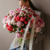 Букет ОХАПКА ПИОНОВ, 101 шт