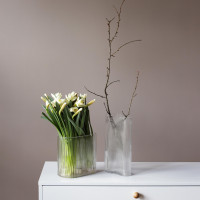 Ваза плоская фактурная из прозрачного стекла, высокая