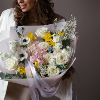 Букет весенний с анемонами и ранункулюсами СТИЛЬ