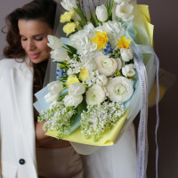 Букет с сиренью, тюльпанами и лютиками АРОМАТ ВЕСНЫ