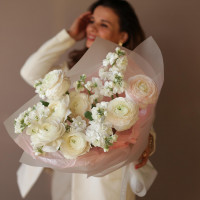 Букет * ранункулюсы и ароматная маттиола*