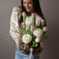 Букет в стекле РАНУНКУЛЮСЫ+ТЮЛЬПАНЫ