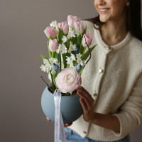 Букет в круглой вазе ВЕСЕННЯЯ НЕЖНОСТЬ