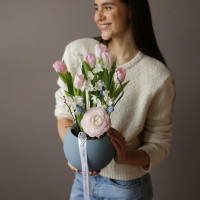 Букет в круглой вазе ВЕСЕННЯЯ НЕЖНОСТЬ