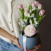 Букет в круглой вазе ВЕСЕННЯЯ НЕЖНОСТЬ