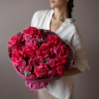Букет с красными и малиновыми пионовидными розами СТРАСТНЫЙ ПЫЛ 