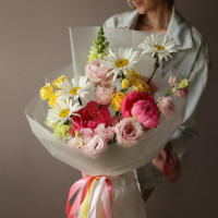 Авторский букет с пионами и ромашками СМУЗИ