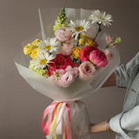 Авторский букет с пионами и ромашками СМУЗИ