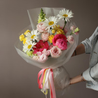 Авторский букет с пионами и ромашками СМУЗИ