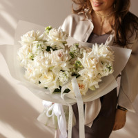 Букет с белыми розами и маттиолой ТОТ САМЫЙ