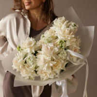 Букет с белыми розами и маттиолой ТОТ САМЫЙ