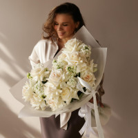 Букет с белыми розами и маттиолой ТОТ САМЫЙ