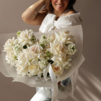 Букет с белыми розами и маттиолой ТОТ САМЫЙ