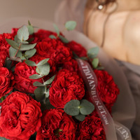 Букет пионовидных алых роз ROUGE