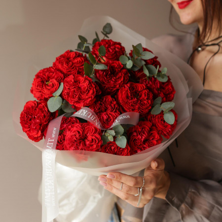 Букет пионовидных алых роз ROUGE