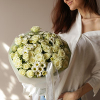 Дуо-букет с кустовыми розами и кустовыми хризантемами САНТИМЕНТЫ